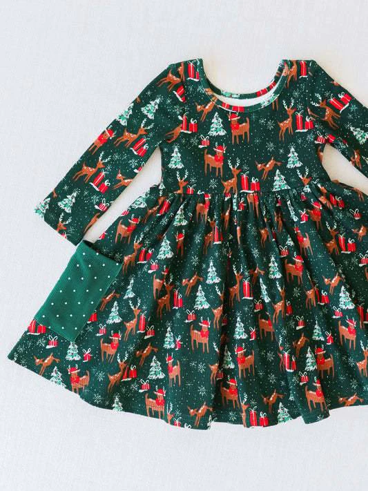 (Custom Design MOQ 5) Green Pockets Deer Print Girls Christmas Knee Length Dress