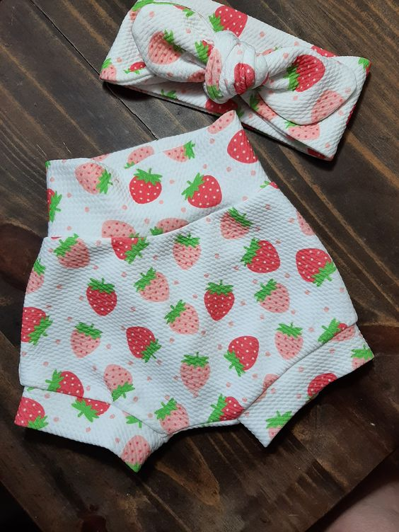 (Custom Design Preorder MOQ 5) Strawberry Print Baby Girls Bummie Shorts