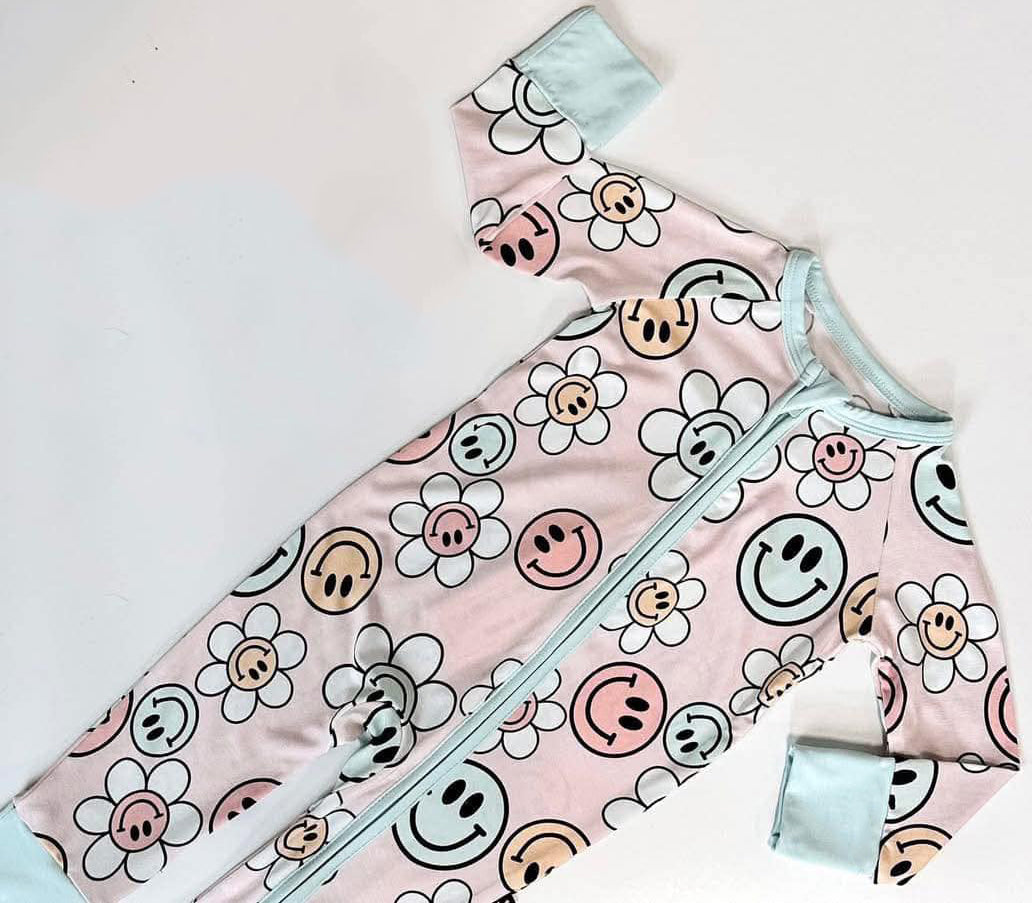 (Custom Design Preorder MOQ 5) Smiling Face Flowers Print Baby Girls Sleeper Zipper Romper