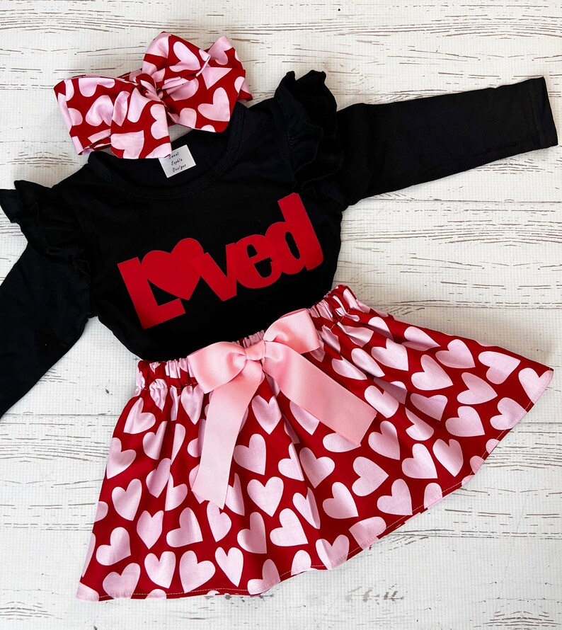 (Custom Design Preorder MOQ 5) LOVED Black Top Pink Heart Skirts Girls Valentine's Clothes Sets