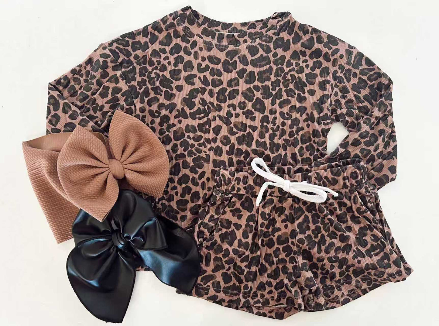 (Custom Design Preorder MOQ 5) Leopard Long Sleeve Top Pockets Shorts Girls Clothes Set