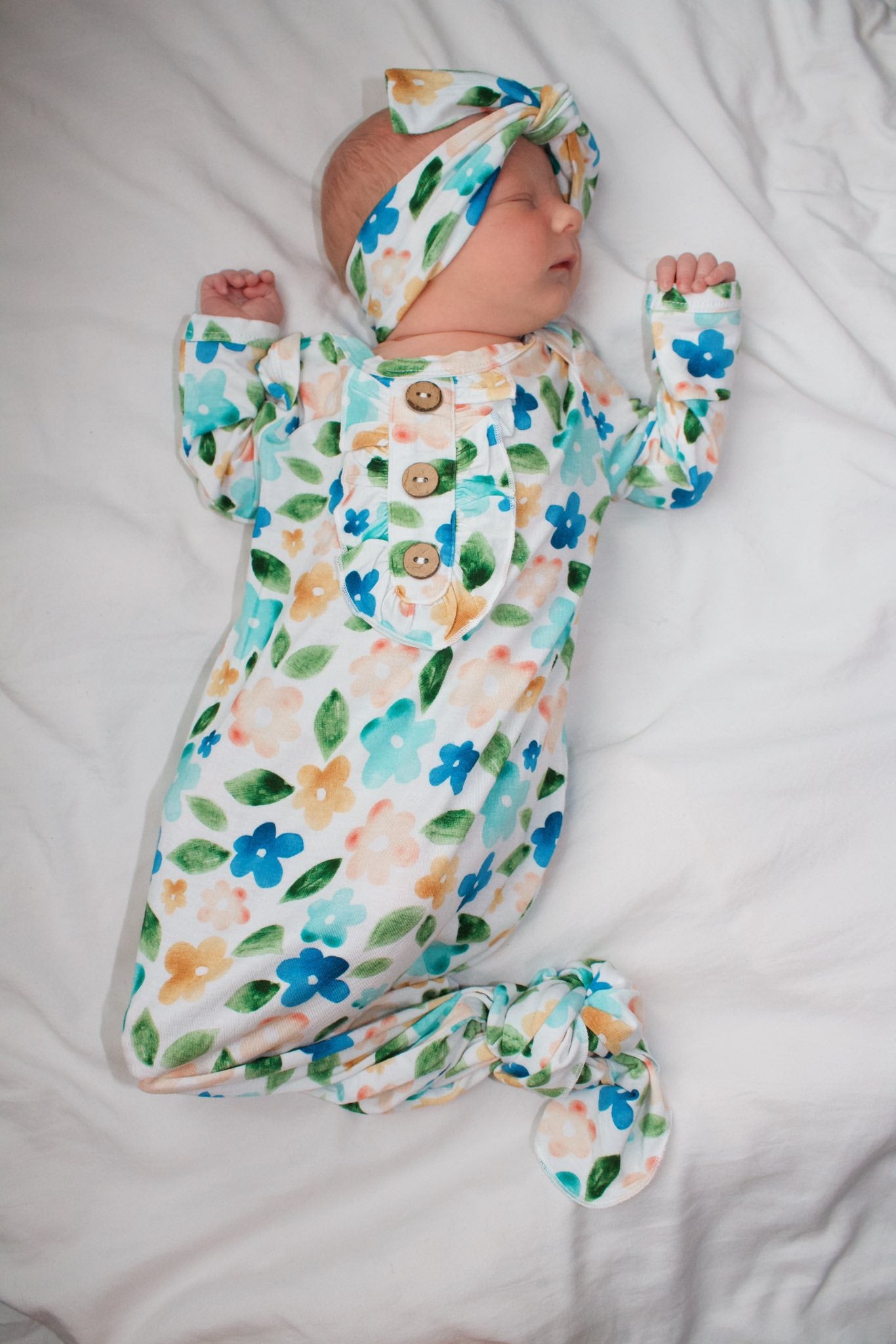 (Custom Design Preorder MOQ 5) Blue Flowers Print Baby Girls Newborn Gowns