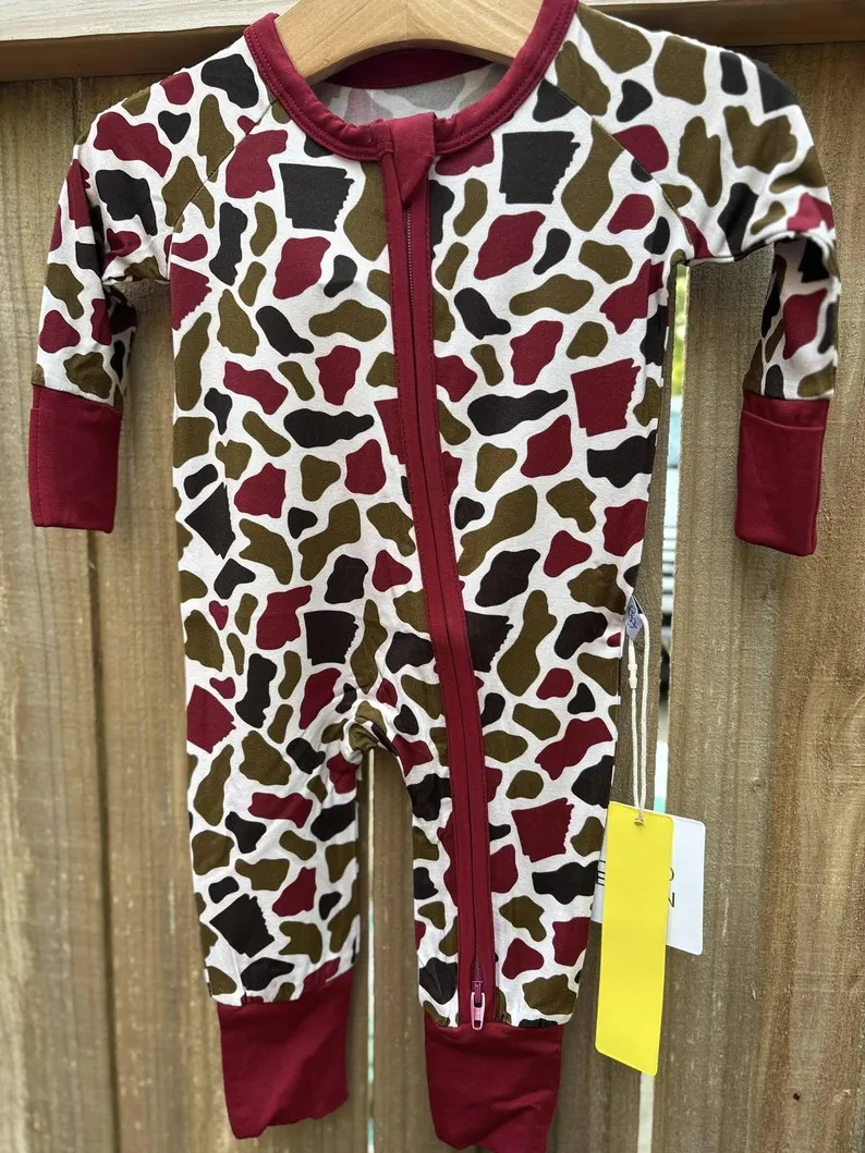 (Pre-order)LR2693 Wine Camo Print Baby Fall Zipper Sleeper Romper