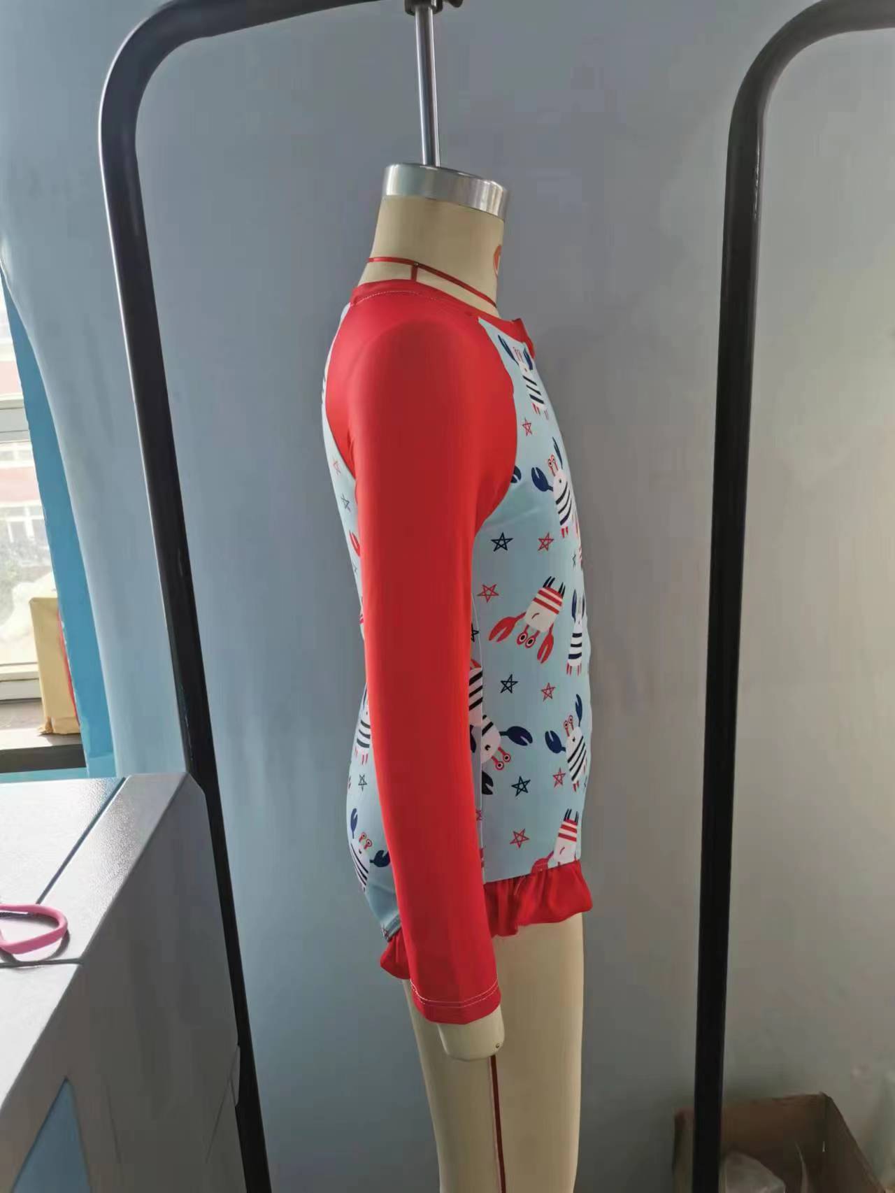 (Pre-order) S0186 Girls long sleeve crab print 1 piece zipper swimsuits
