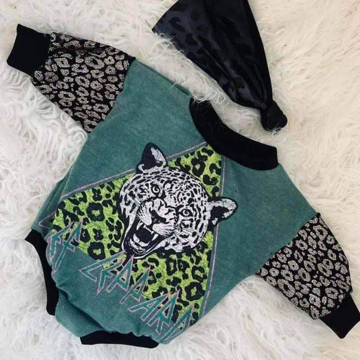 (Custom Design Preorder MOQ 5) Leopard Print Baby Girls Long Sleeve Romper