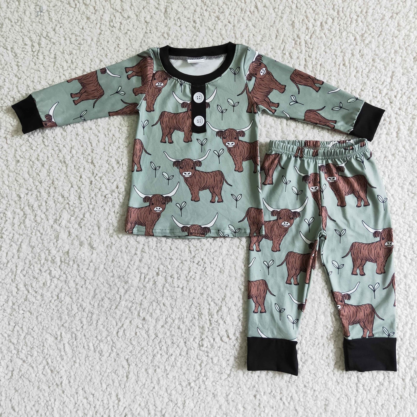 Boys long sleeved highland cow print pajamas 6 C11-23