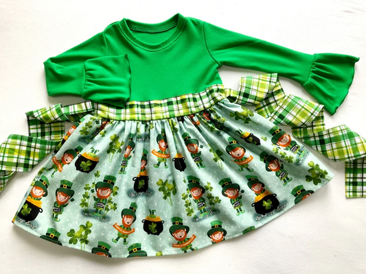 (Custom Design Preorder MOQ 5) Green Quatrefoil Print Girls St. Patrick's Belt Knee Length Dress
