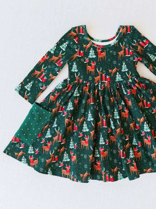 (Custom Design MOQ 5)  Green Pockets Deer Print Girls Christmas Knee Length Dress