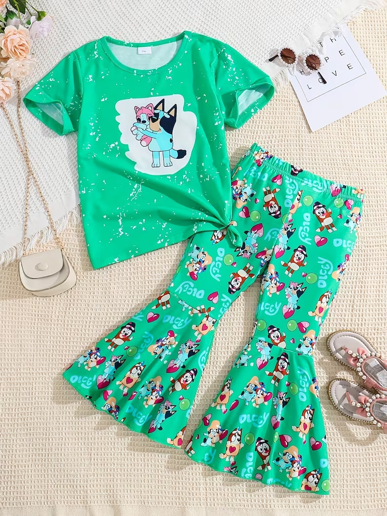 (Custom Design MOQ 5) Green Cartoon Dog Heart Print Bell Pants Girls Clothes Set