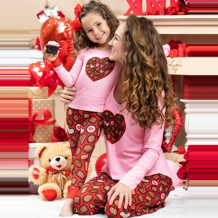 (Custom Design MOQ 5) Adult Pink Heart Chocolate Print Woman Valentine's Pajamas Clothes Set