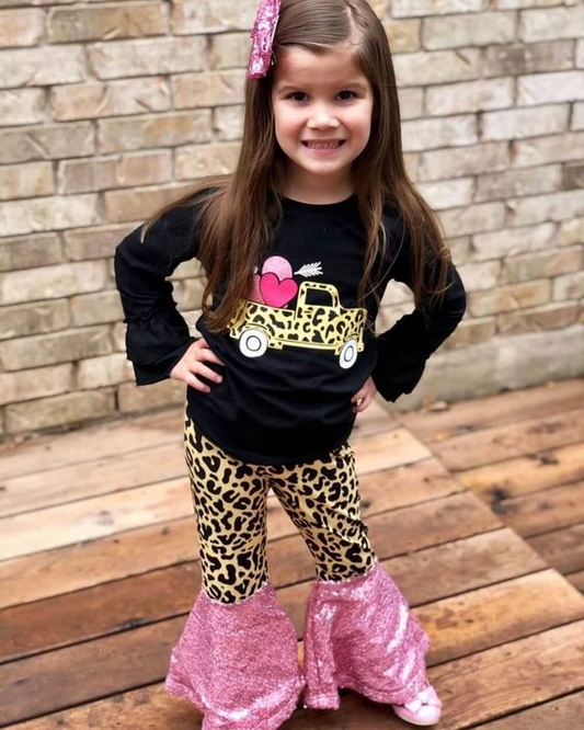 (Custom Design MOQ 5) Pink Heart Leopard Truck Top Sequin Bell Pants Girls Valentine's Clothes Set