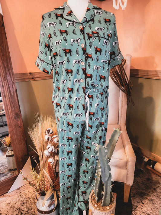 (Custom Design Preorder MOQ 5)  Adult Cows Blue Print Woman Buttons Pajamas Clothes Set