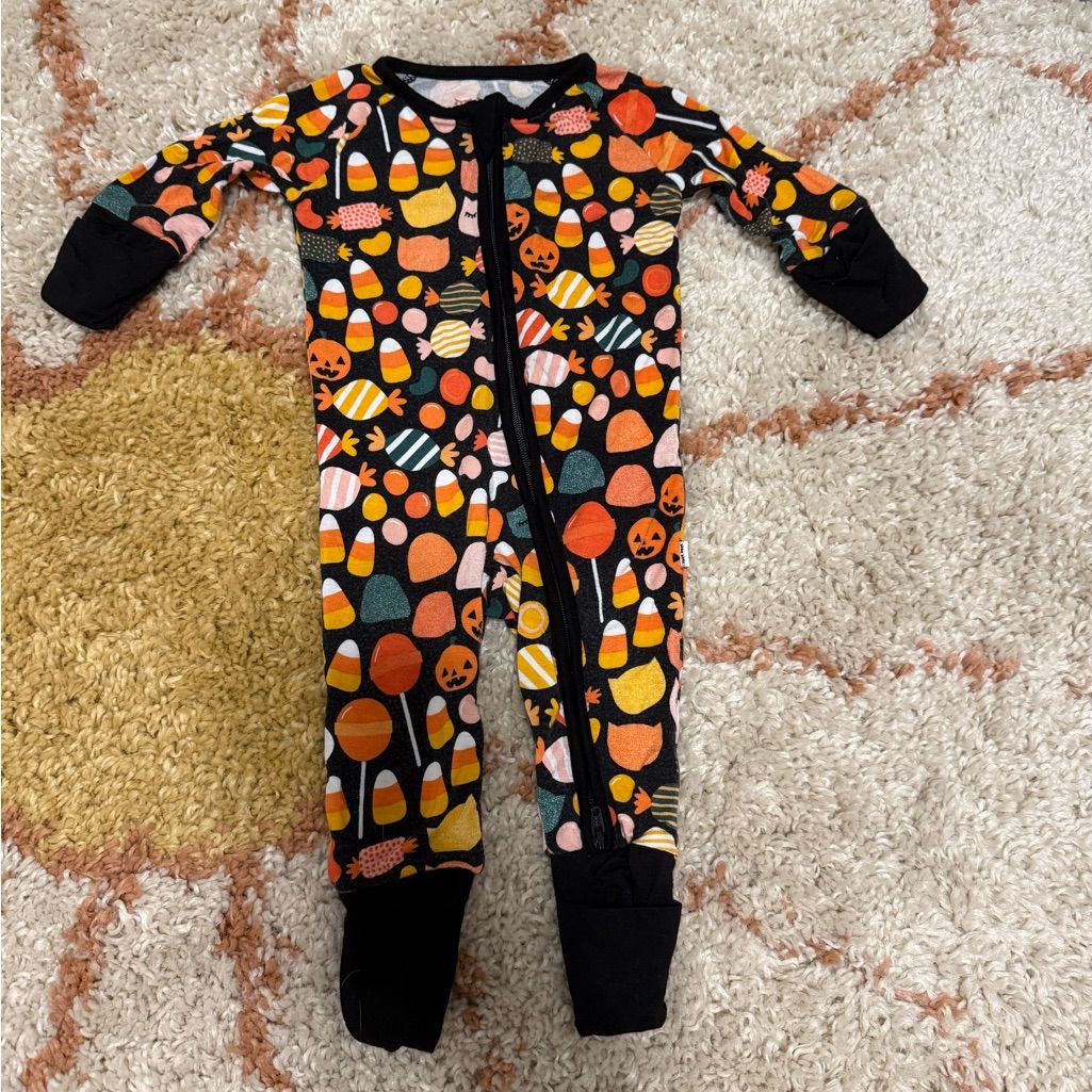 (Custom Design Preorder MOQ 5)  Pumpkin Candy Print Baby Halloween Sleeper Zipper Romper