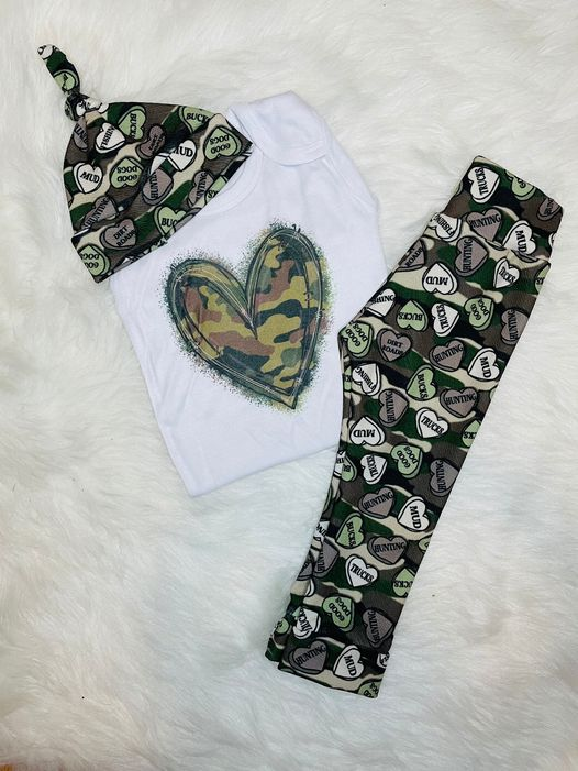 (Pre-order)BSPO0303 Camo Heart XOXO Print Boys Valentine's Clothes Set