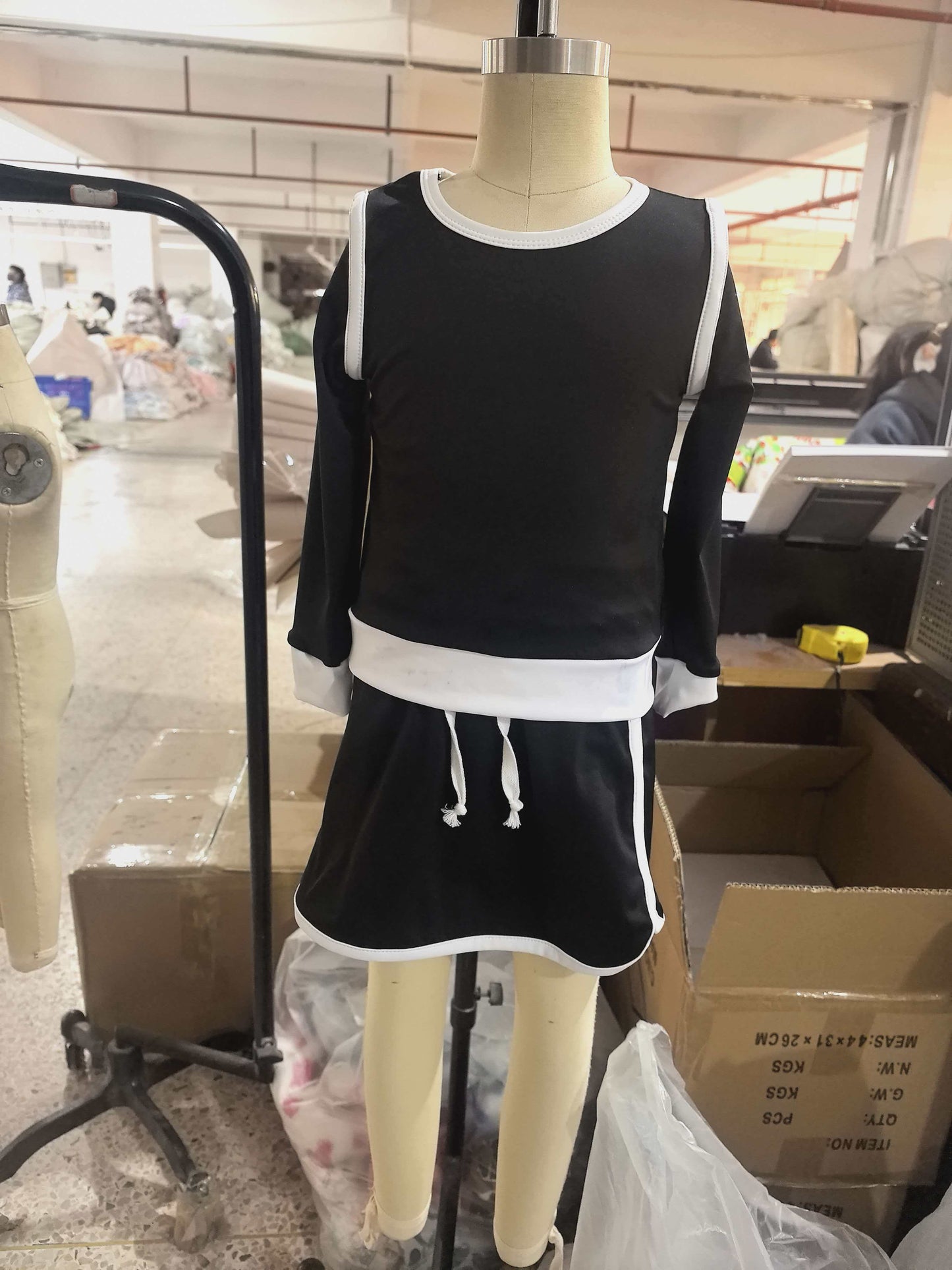 GLD1481 Black Long Sleeve Top Skirts Shorts Girls Yoga Clothes Set