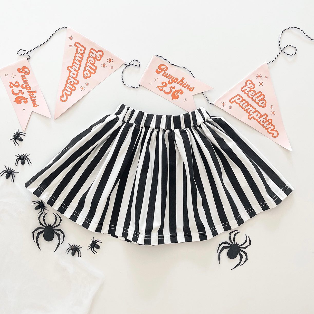 (Pre-order)GLK0030 Black Stripes Print Girls Skirts