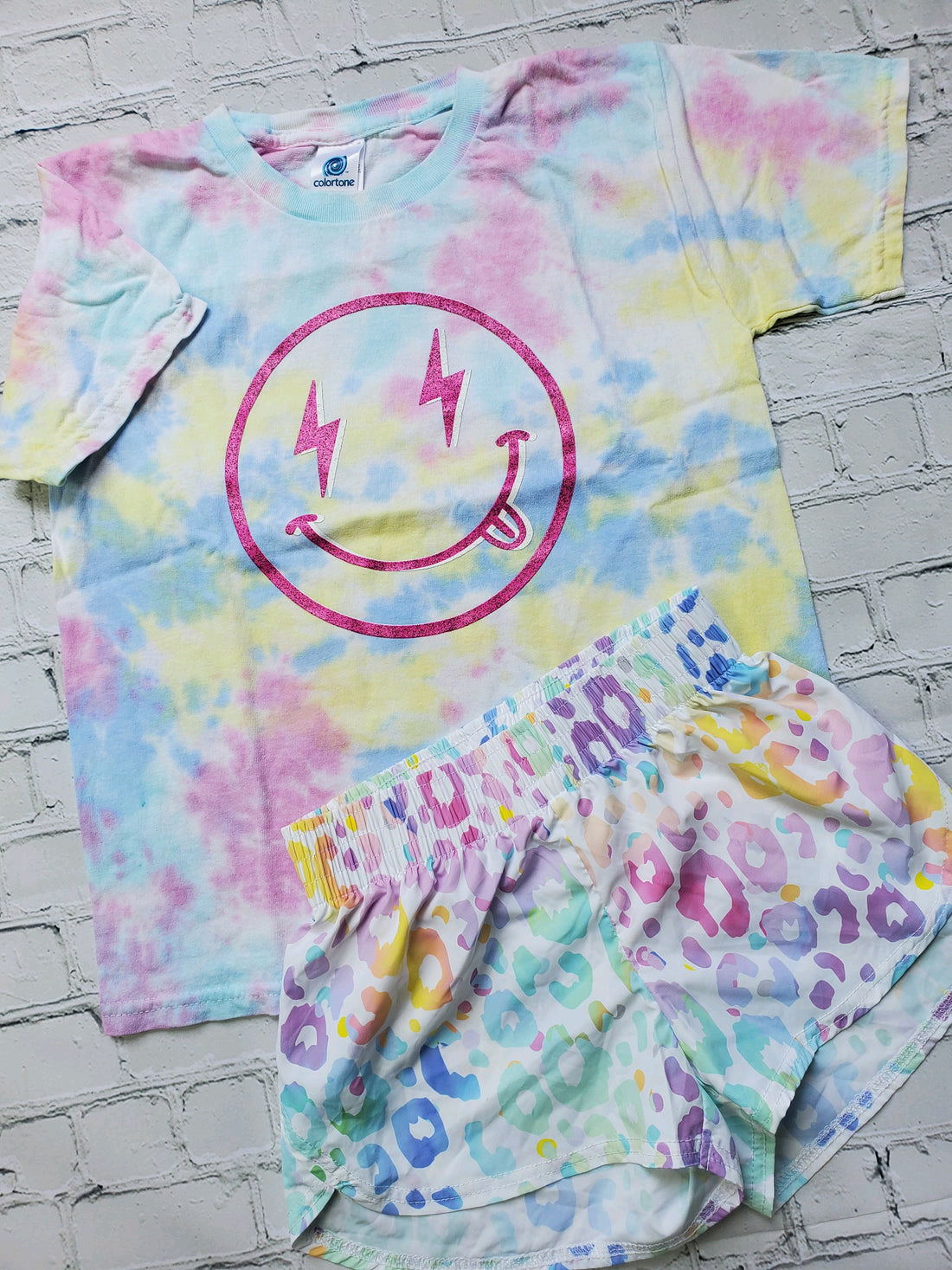 (Pre-order)GSSO2495 Smiling Face Tie-dye Top Colorful Leopard Shorts Girls Summer Clothes Set