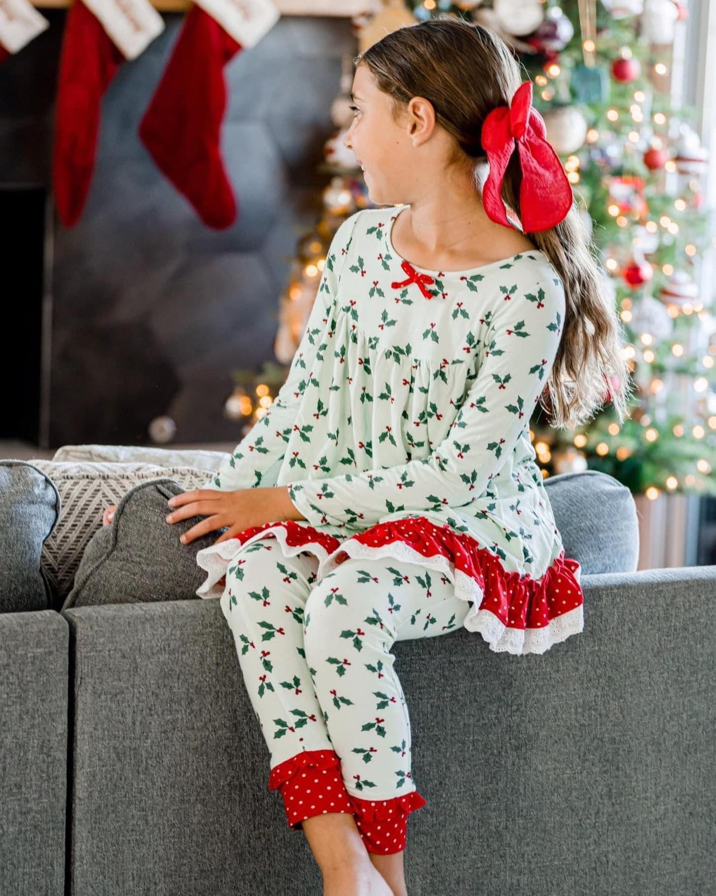 (Custom Design Preorder MOQ 5) Holly Tunic Top Ruffle Pants Girls Christmas Clothes Set