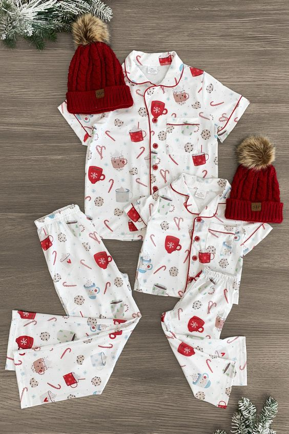 (Custom Design Preorder MOQ 5)  Candy Cane Milk Print Girls Christmas Pajamas Clothes Set