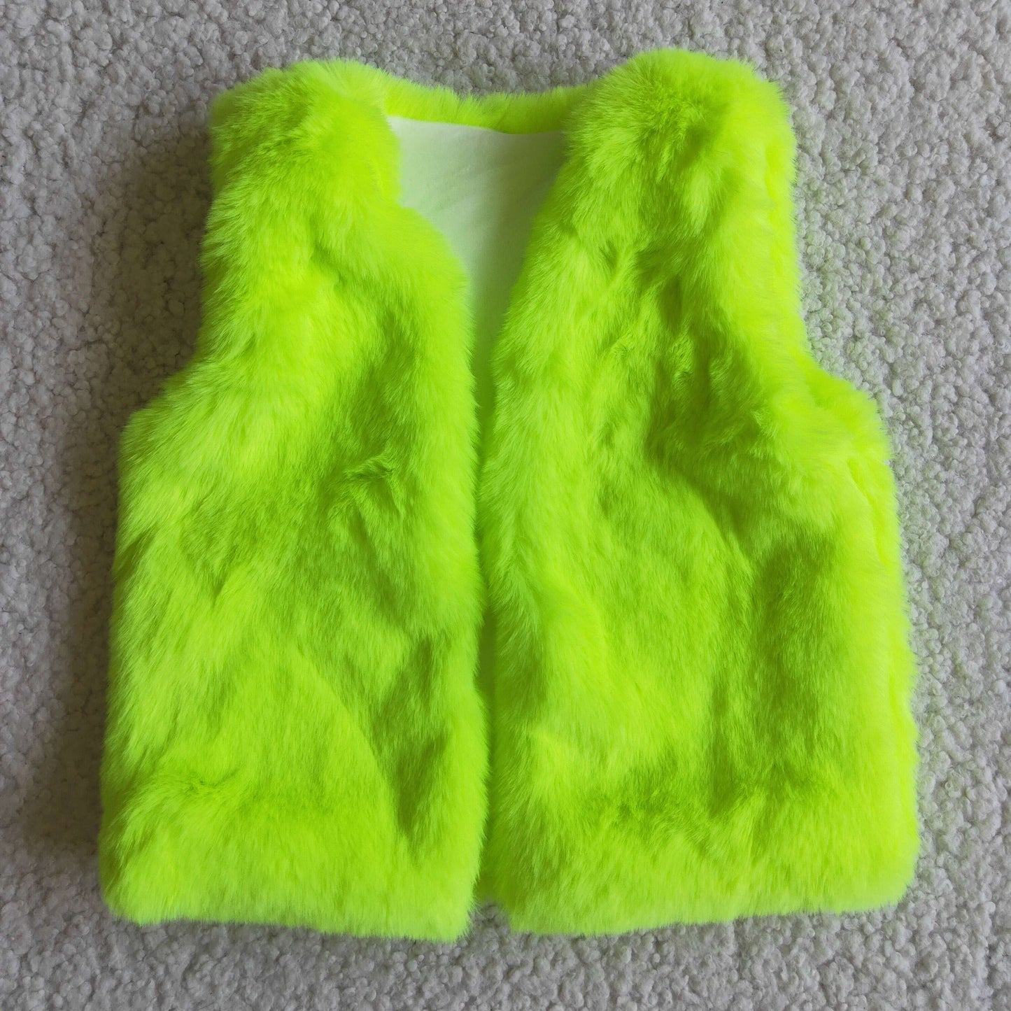 Girls lime winter sherpas vest       6 A0-13