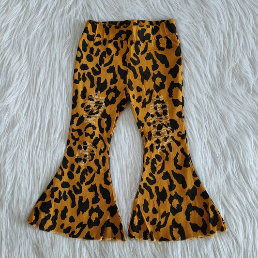 Bell bottom leopard print jeans      C16-6-1