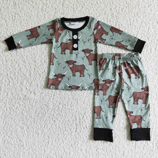 Boys long sleeved highland cow print pajamas    6 C11-23